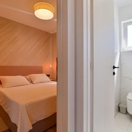 Noir Design-wohnung By Interhome Trogir