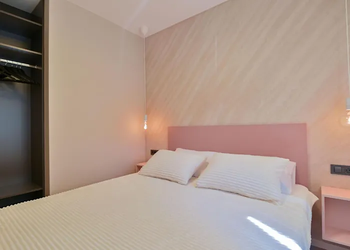 Noir Design-wohnung By Interhome Apartament