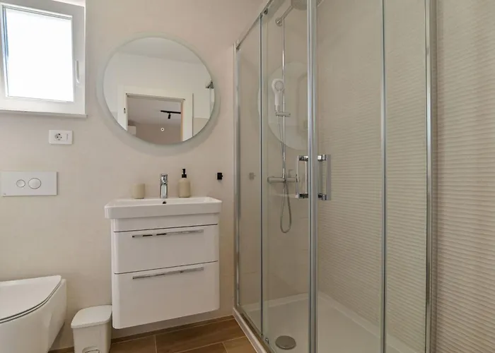 Noir Design-wohnung By Interhome Apartament