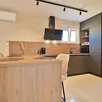 Noir Design-wohnung By Interhome Trogir