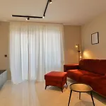 Noir Design-wohnung By Interhome *
