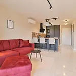 Noir Design-wohnung By Interhome Trogir