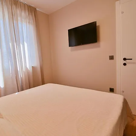 Noir Design-wohnung By Interhome Appartement *