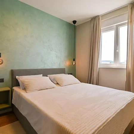 Noir Design-wohnung By Interhome * 特罗吉尔