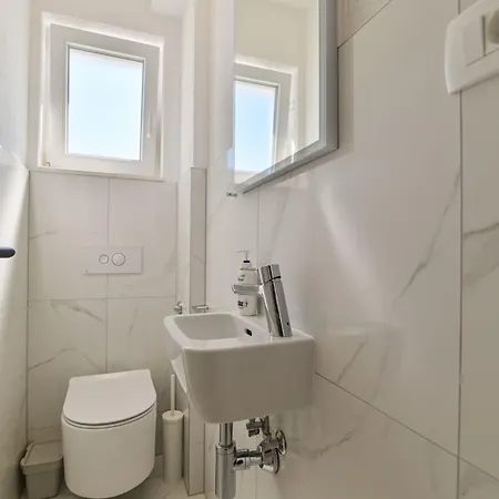 Noir Design-wohnung By Interhome Apartment Trogir