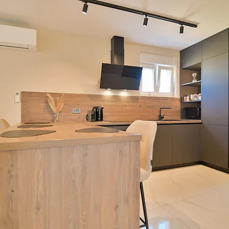 Noir Design-wohnung By Interhome 特罗吉尔