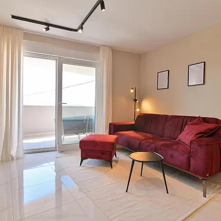 Noir Design-wohnung By Interhome * 特罗吉尔