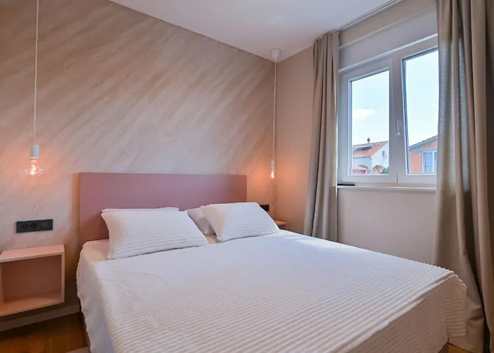 Noir Design-wohnung By Interhome Trogir