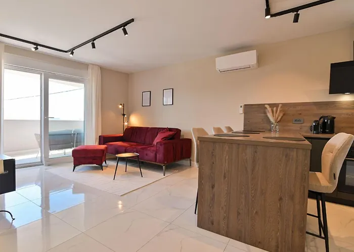 Noir Design-wohnung By Interhome Trogir