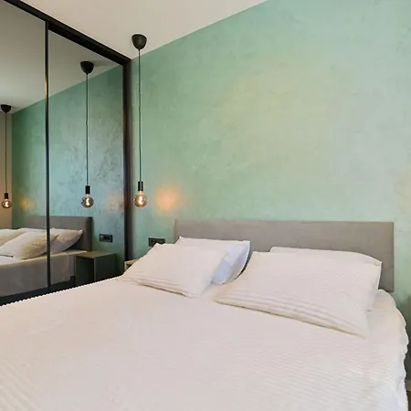Noir Design-wohnung By Interhome Trogir
