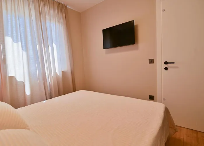 Noir Design-wohnung By Interhome Apartment *