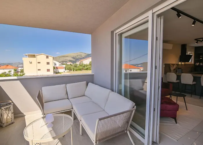 Noir Design-wohnung By Interhome * Trogir