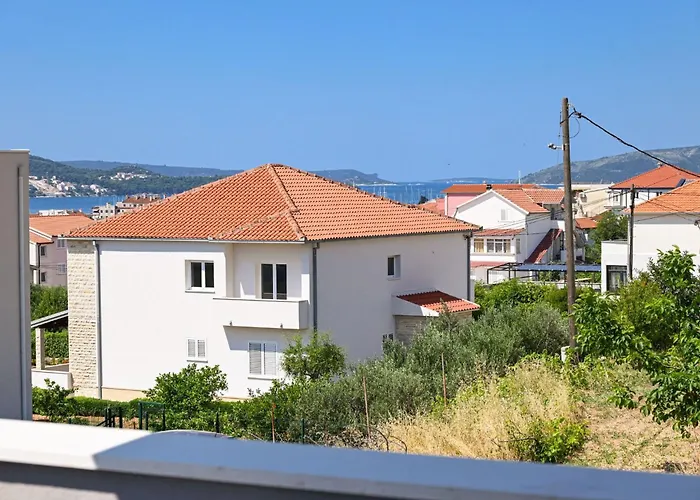 Noir Design-wohnung By Interhome Trogir